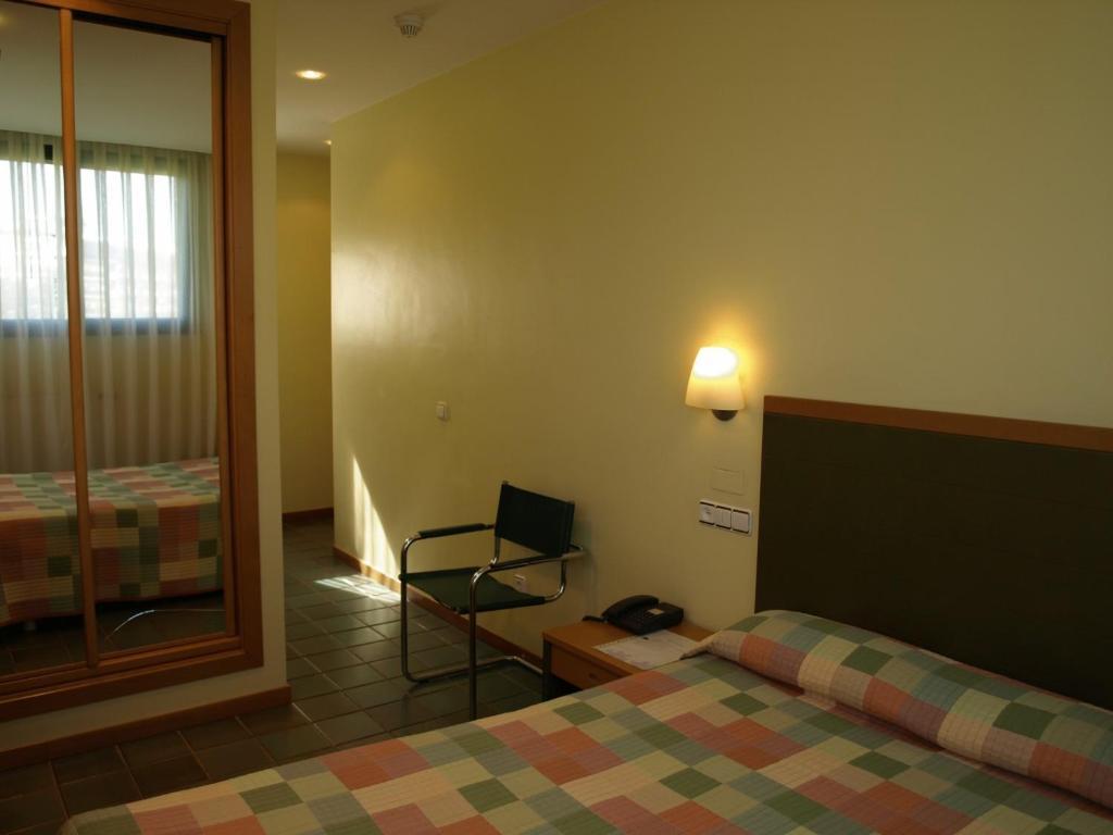 Hotel Lugones Nor Rum bild