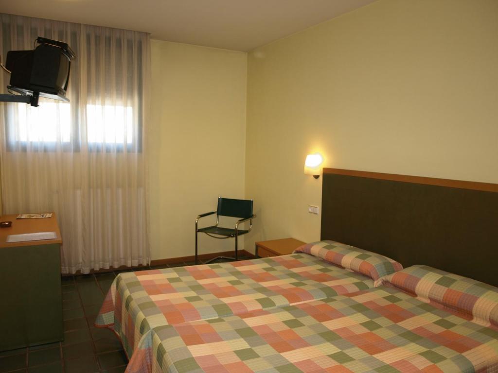 Hotel Lugones Nor Rum bild